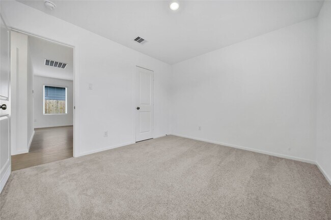 Building Photo - 18760 Loom dr