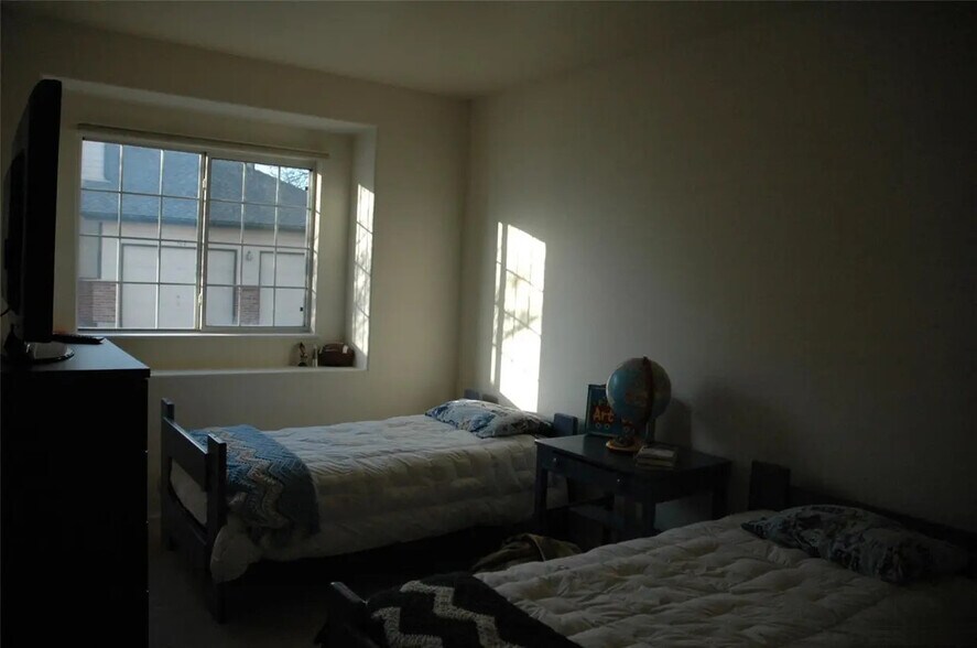 Building Photo - 11045 Huron St