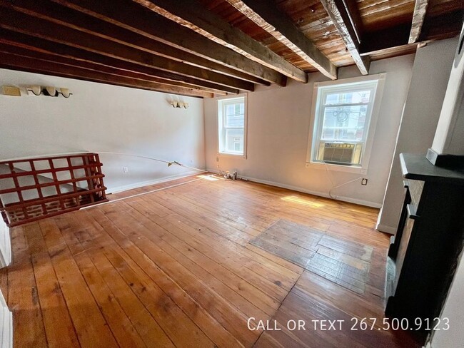 Building Photo - Renovated 2bd apt in Northern Liberties. D...