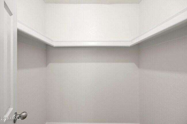 Building Photo - 740 W Elm St