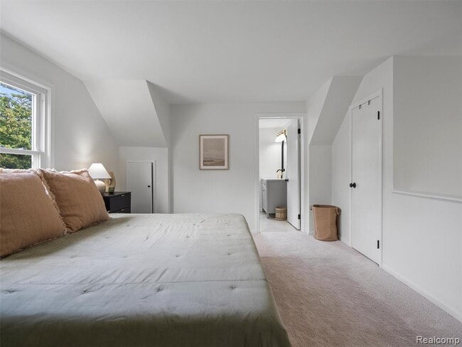 Building Photo - 1027 S Wilson Ave