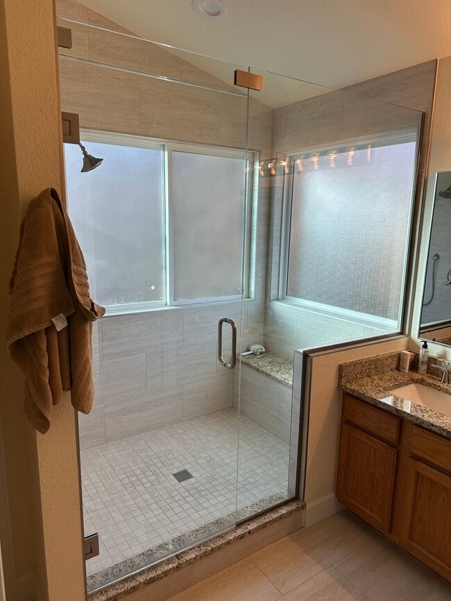 Building Photo - Beautiful 5B home in Erie Available January 2026 !