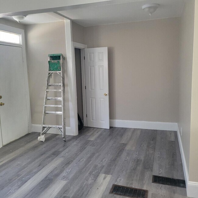 Building Photo - 133 Bath St