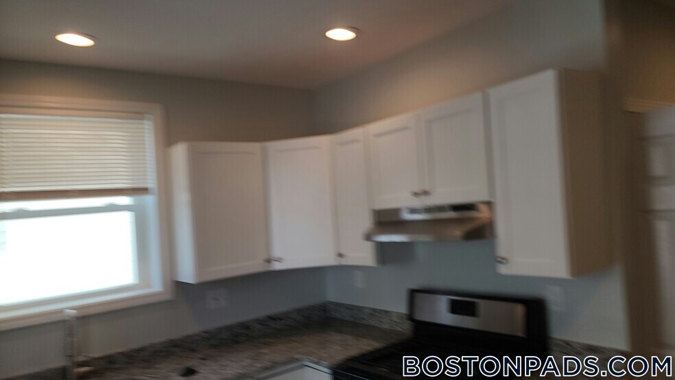 Building Photo - 108 Boston St