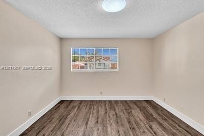 Building Photo - 1395 Cottonwood Cir