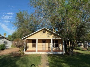 Building Photo - Modern Comfort in the Heart of Tempe