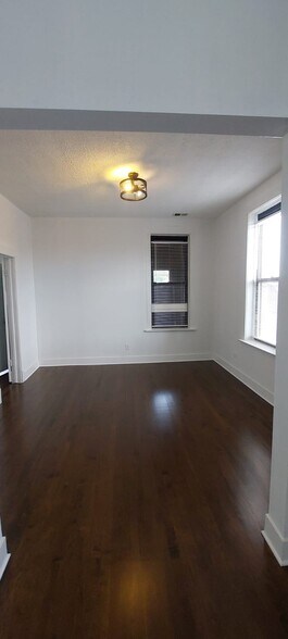 Building Photo - 2543 S Saint Louis Ave