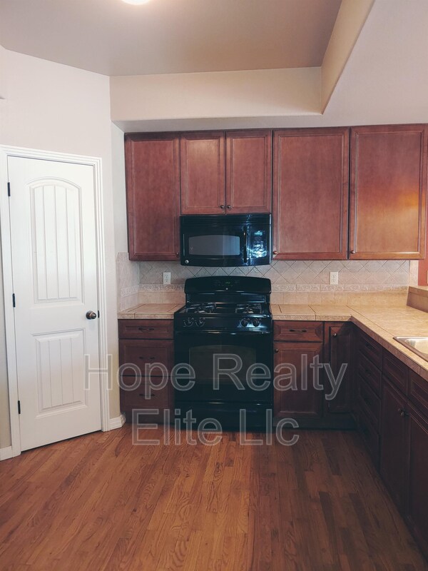 Building Photo - 1555 Promontory Bluff View