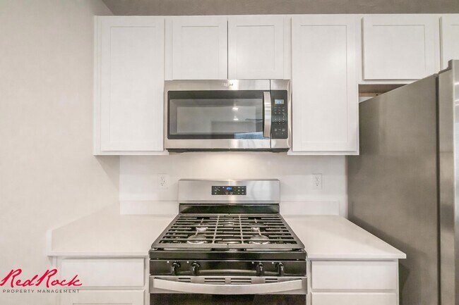 Building Photo - Dog Friendly! 3 Bedroom 2 Bathroom Townhome in Long Valley.