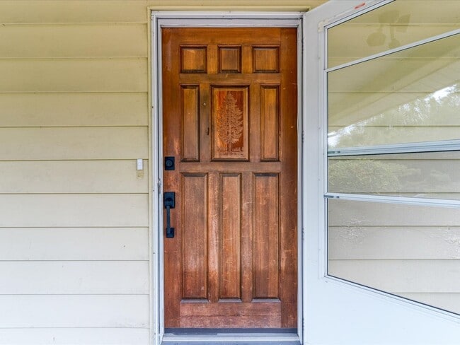 Building Photo - Beautifully remodeled corner lot Roosevelt Home