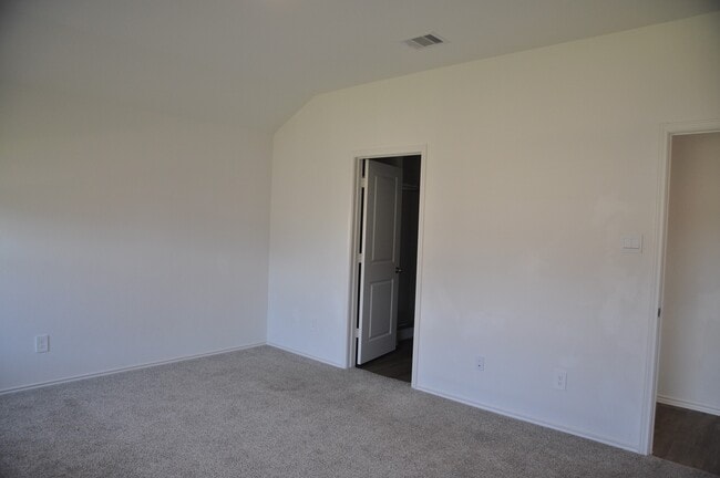 Building Photo - 31303 Yatesbury Ln