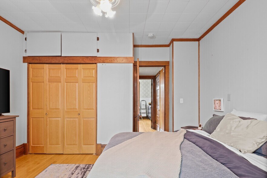 Building Photo - 952 Jenifer St