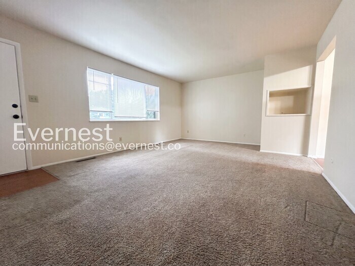Building Photo - 4203 Goldenrod Dr