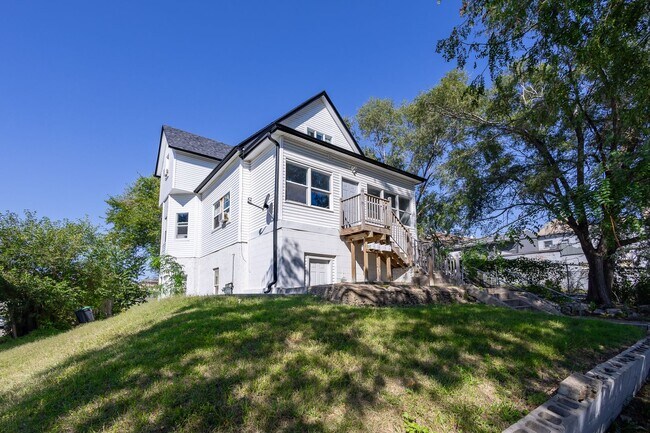 Building Photo - 814 S 27th St