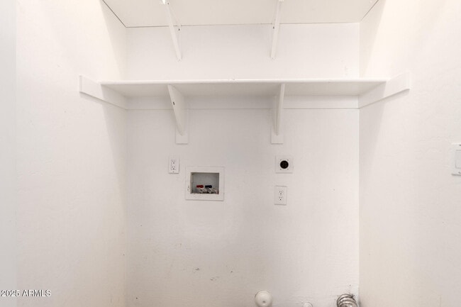 Building Photo - 11187 W Almeria Rd