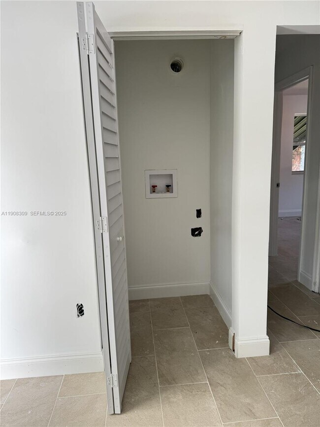 Building Photo - 2051-2055 NE 167th St