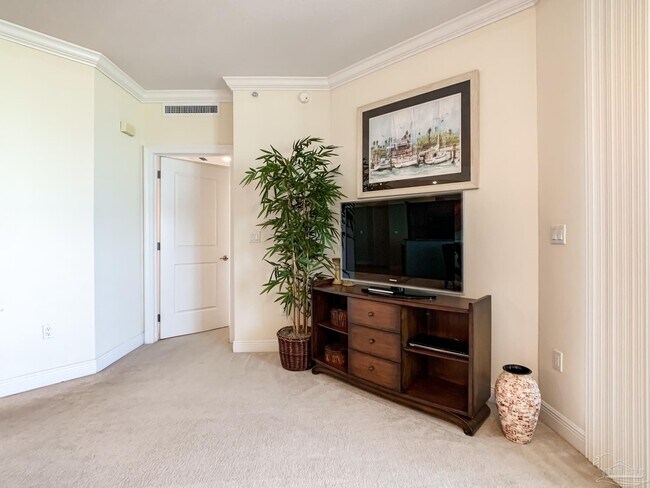 Building Photo - 645 Lost Key Dr