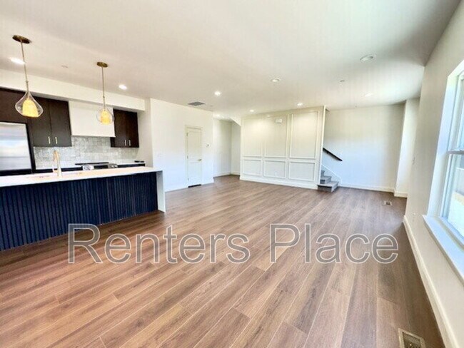 Building Photo - 1140 S Quincy Ave