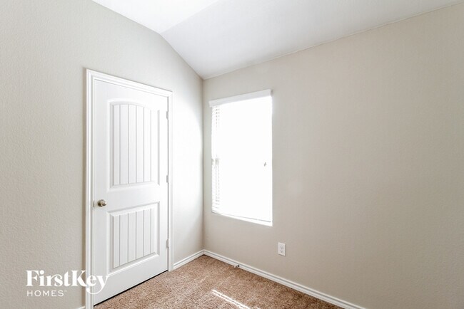 Building Photo - 303 Preakness Ln