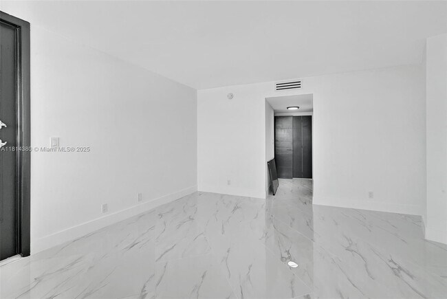 Building Photo - 100 Golden Isles Dr