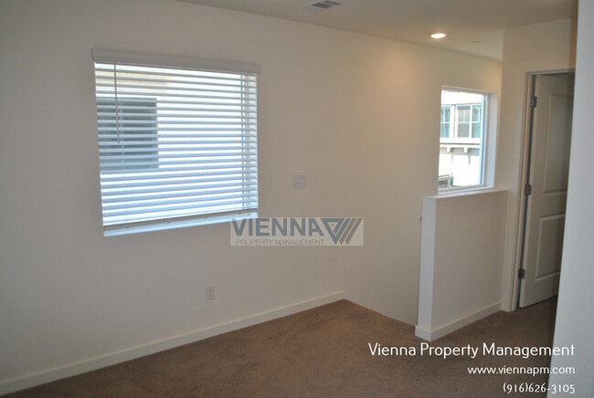 Building Photo - 3057 Pruett Dr