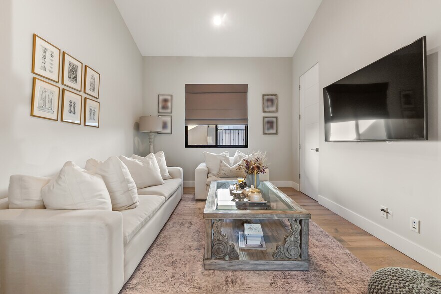 Building Photo - 2202 Felton Ln