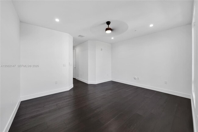 Building Photo - 6310 NW 103rd Pl