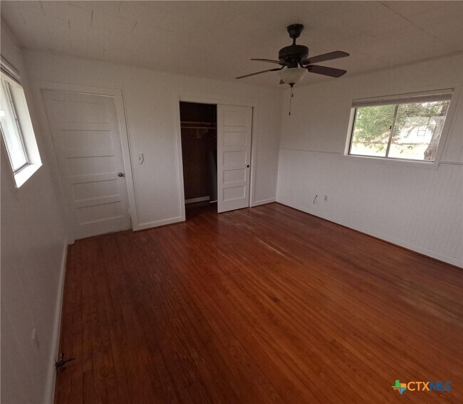 Building Photo - 218 N 4th