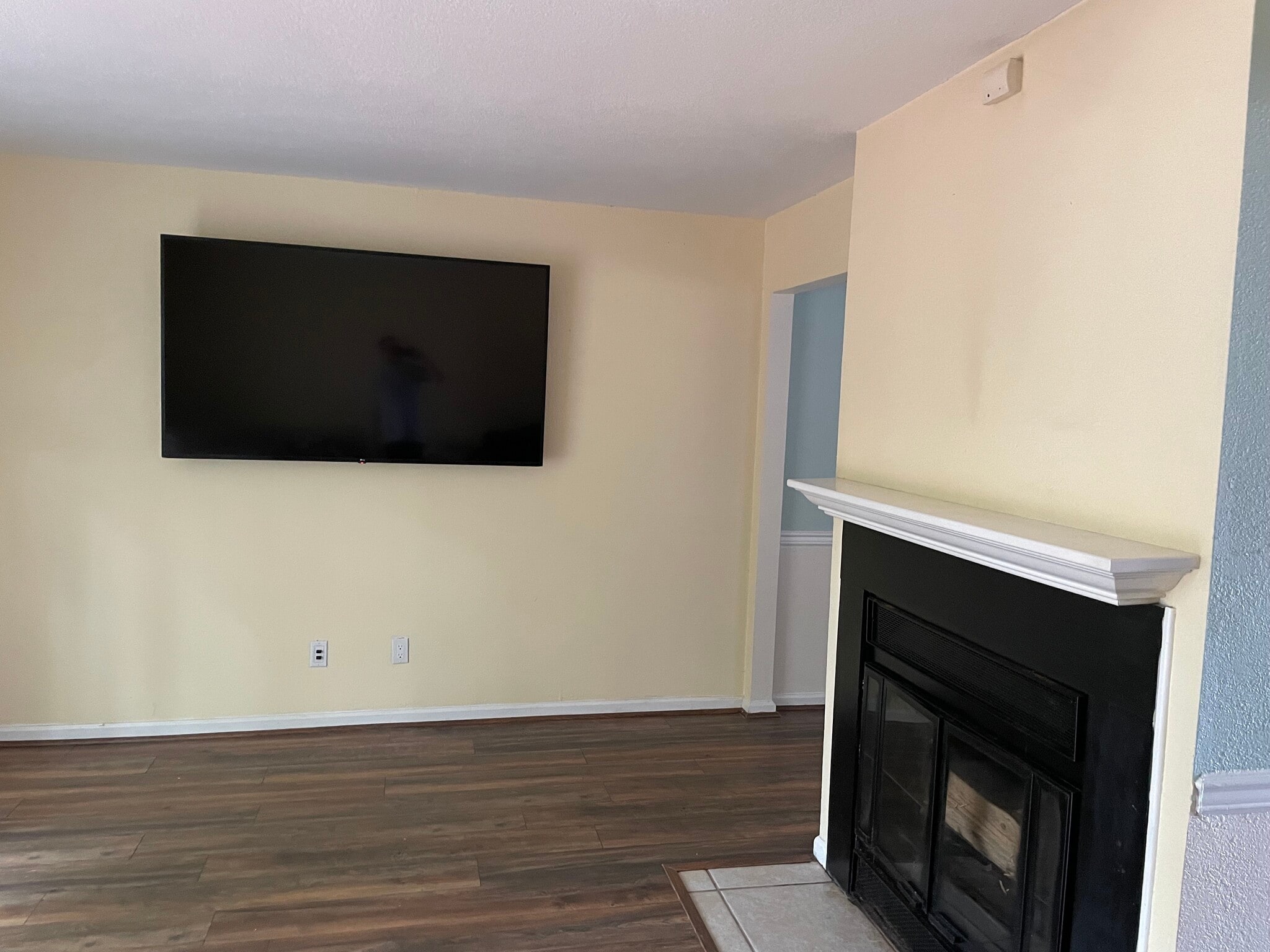 Family Room - 662 Biltmore Dr