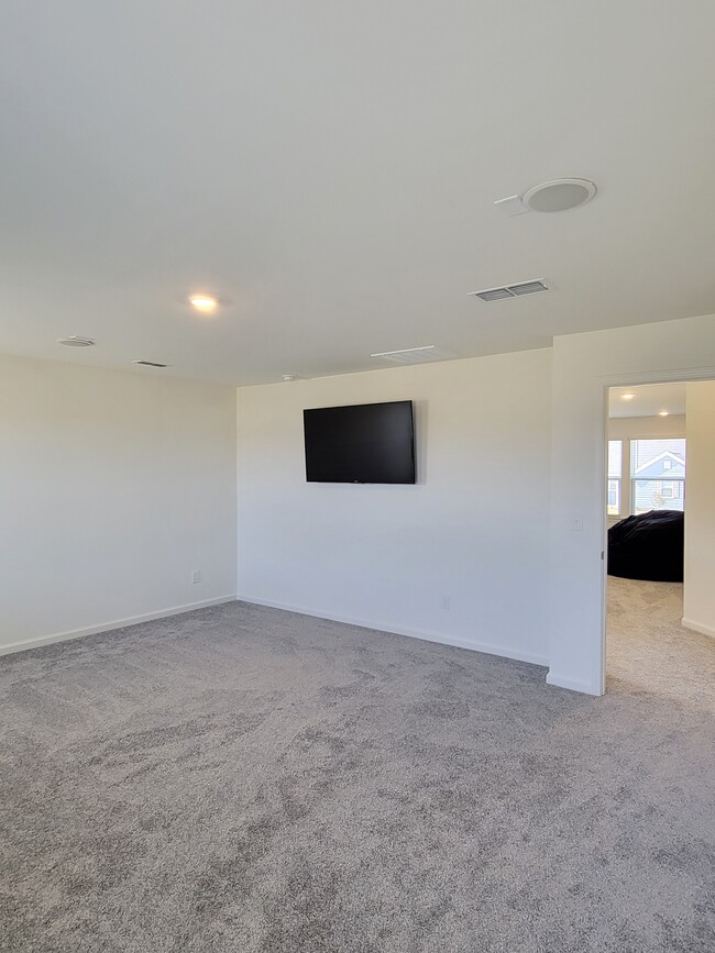 Building Photo - 645 Thomas Gage Dr