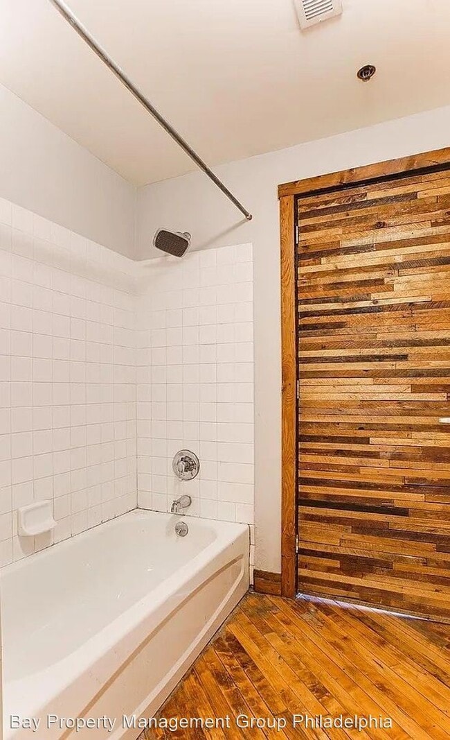 Building Photo - 1 br, 1 bath House - 1220 Buttonwood St #204