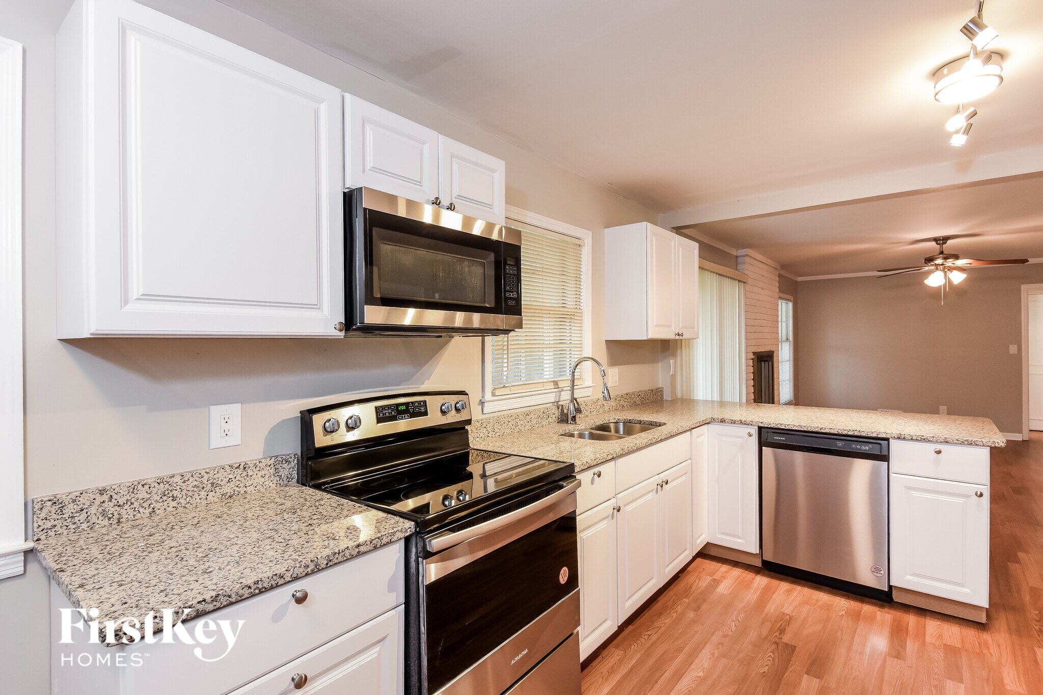 Building Photo - 1917 Annette Ln SW