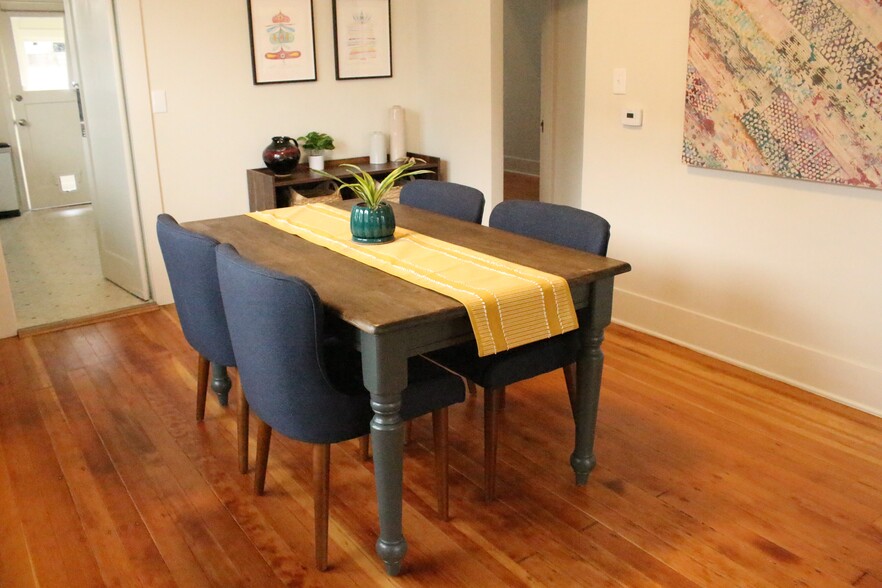 Dining Room - 2514 S Ainsworth Ave