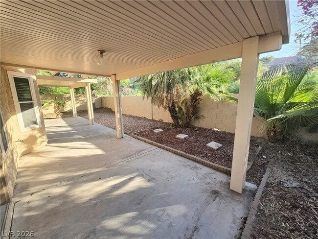 Building Photo - 437 Mayan Dr