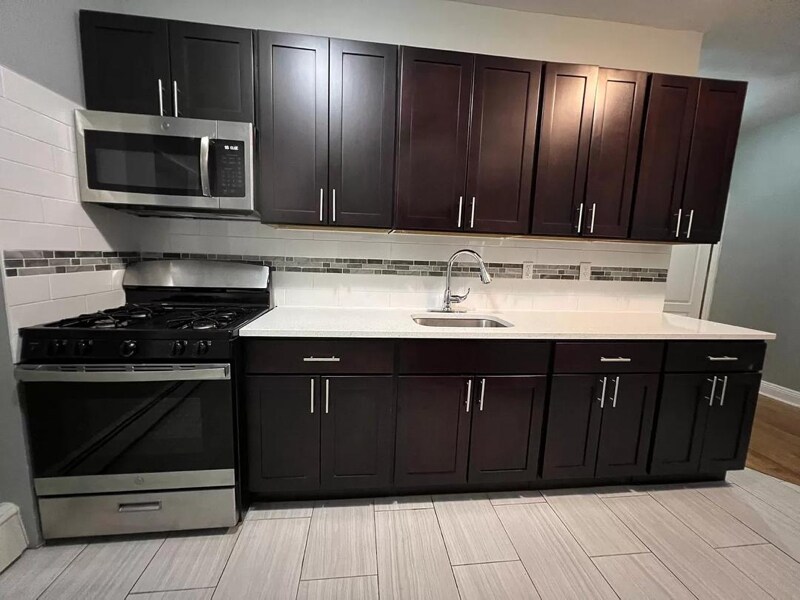 Building Photo - 22 Redwood Ave