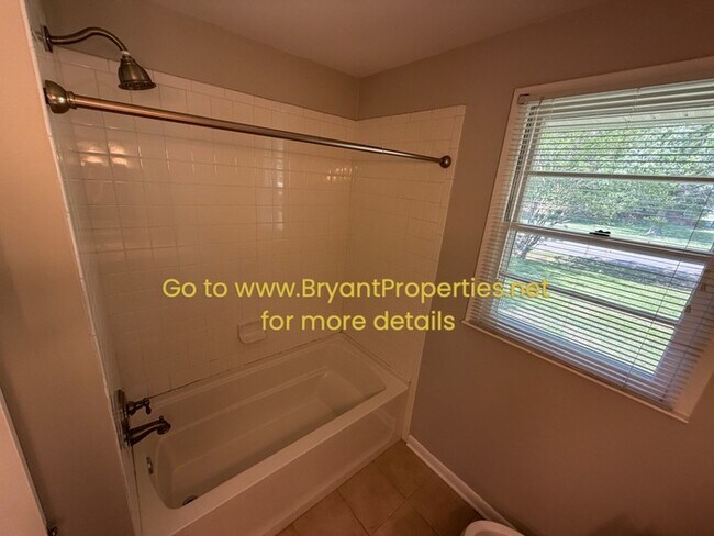 Building Photo - 720 Robert Burns Dr