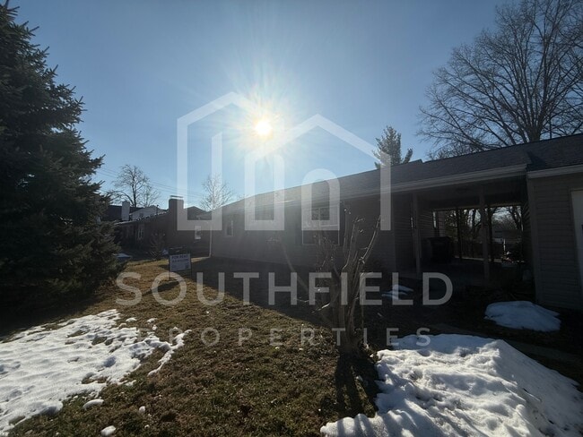 Building Photo - 5881 Elm St