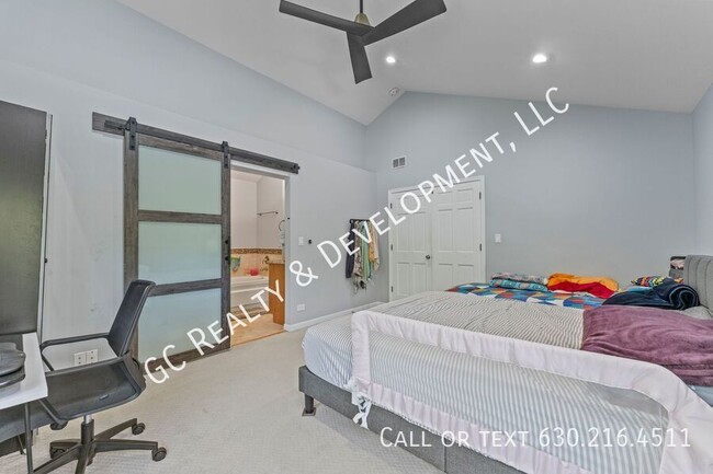 Building Photo - 100 Chatsworth Cir