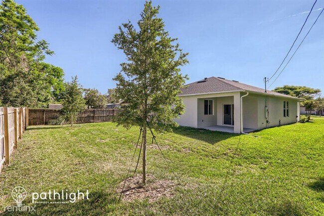 Building Photo - 4 br, 2 bath House - 2106 Diamond Drive UNIT