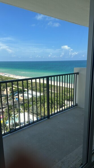 Building Photo - 9273 Collins Ave
