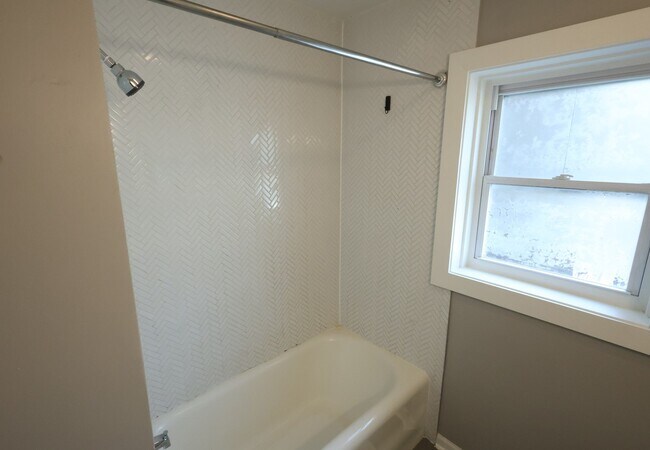 Building Photo - 5653 N Talman Ave
