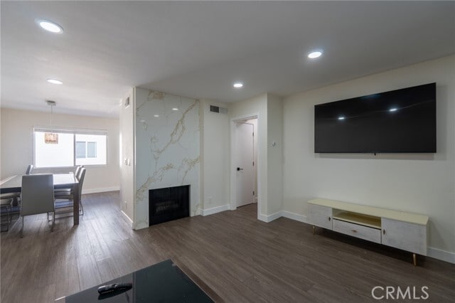 Building Photo - 7757 Vía Rosa Maria