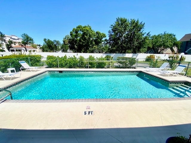 Building Photo - 5340 Royal Palm Ave