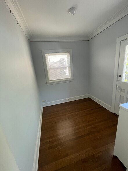 Building Photo - 918 W Gunnison St