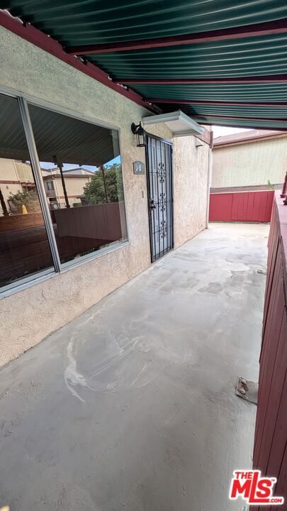 Building Photo - 7300 Lennox Ave