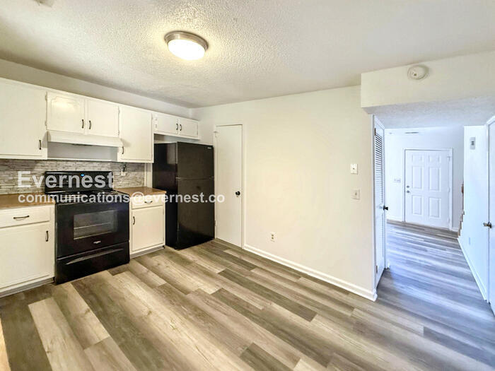 Building Photo - 5521 St James St