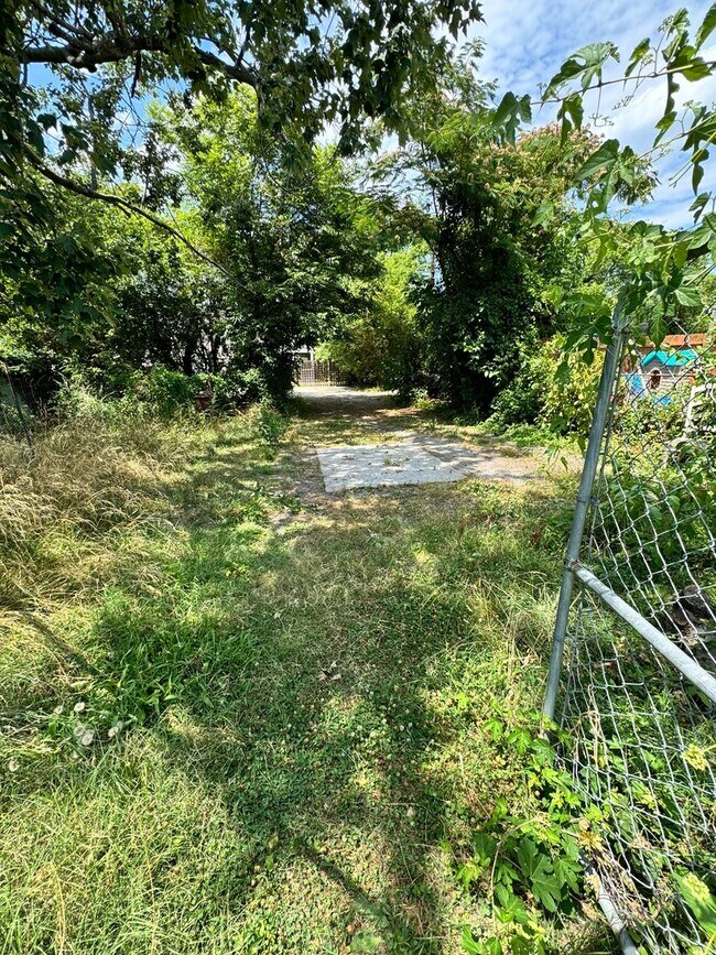 Building Photo - 2 bed house Rva North Side! PET FRIENDLY, ...