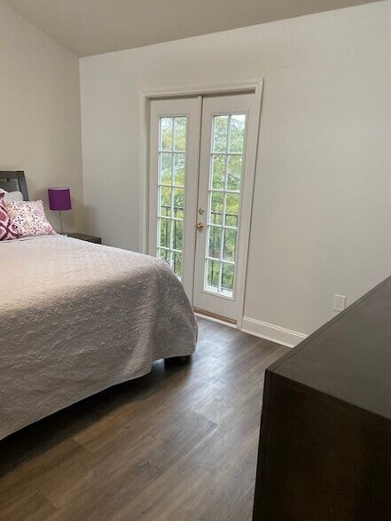 Master bed w/balcony - 1765 Coliseum St