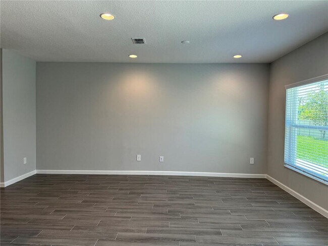 Building Photo - 212 Beautyberry Ln