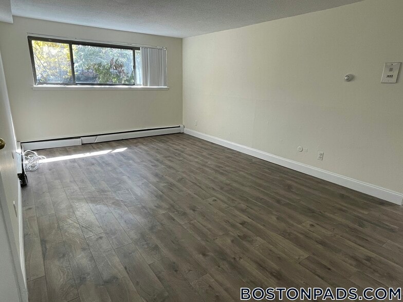 Building Photo - 122 Dustin St